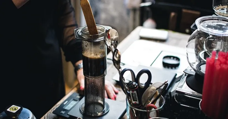 Zdjęcie Jaka kawa do aeropressu: odkryj najlepsze smaki i techniki parzenia