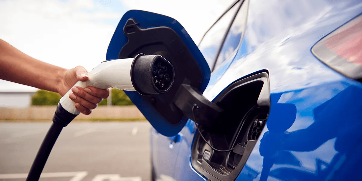 Zdjęcie Ile kosztuje 100 km samochodem elektrycznym? Sprawdź, ile zaoszczędzisz