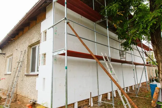Zdjęcie Jak prawidłowo zamontować listwę startową do styropianu: 5 kluczowych zasad