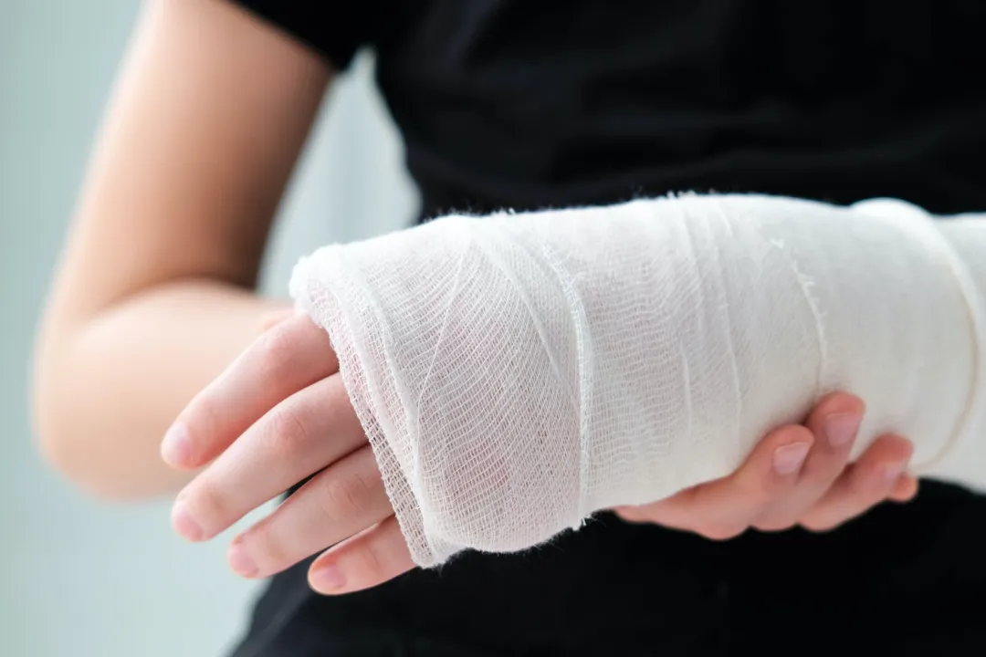 Zdjęcie Czy gips jest szkodliwy? Odkryj niebezpieczeństwa i bezpieczeństwo zdrowia