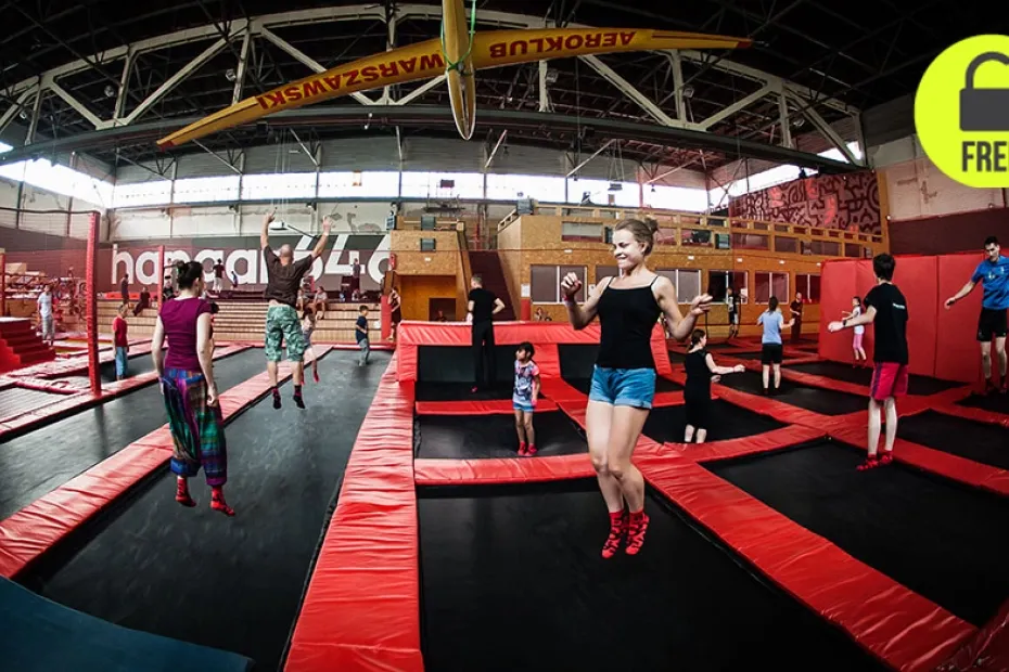 Zdjęcie Ile kosztuje budowa parku trampolin? Poznaj ukryte wydatki i oszczędności