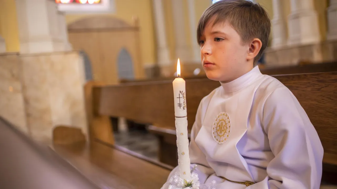 Zdjęcie Rocznica komunii czy jest obowiązkowa? Poznaj prawdę o tradycji