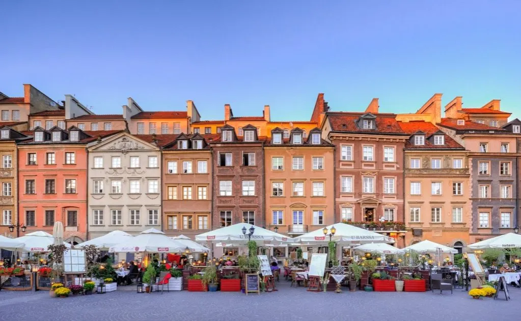 Zdjęcie Jak znaleźć tani nocleg w Warszawie i uniknąć wysokich kosztów?
