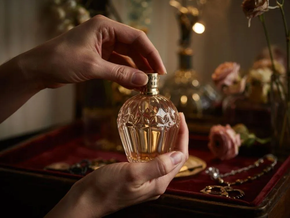 Zdjęcie Jak otworzyć butelkę po perfumach bez jej uszkodzenia?
