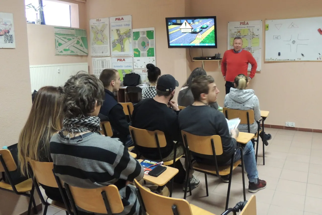 Zdjęcie Wykłady na prawo jazdy - kluczowe informacje dla kursantów