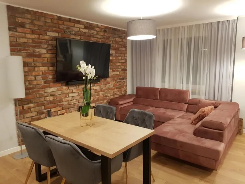 Zdjęcie Ile kosztuje tapicerowanie kanapy? Poznaj ceny i czynniki wpływające na koszt