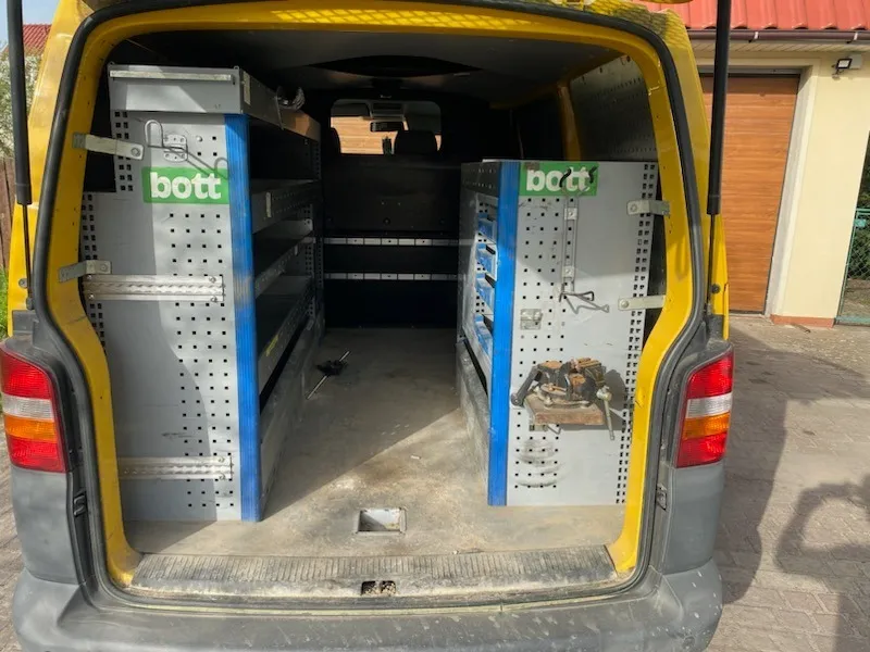 Zdjęcie Jak przerobić vw t5 na kampera - uniknij kosztownych błędów
