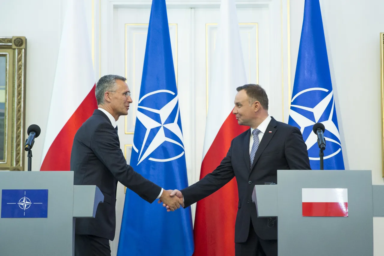 Zdjęcie W którym roku Polska weszła do NATO? Przełomowy moment w historii