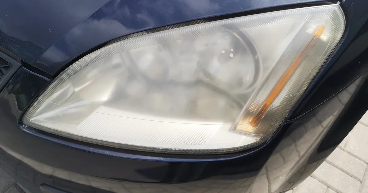 Zdjęcie Jak wyczyścić żółte lampy w samochodzie i przywrócić ich blask
