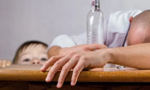 Zdjęcie Syn zrobił mi dziecko: Jak radzić sobie z trudnymi problemami rodzinnymi?