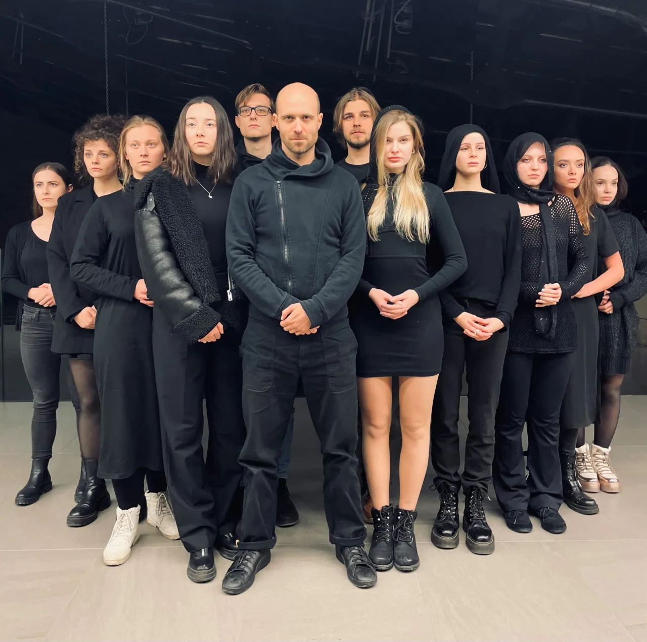 Zdjęcie Dom Bernardy Alba - Recenzja poruszającej inscenizacji w Teatrze Nowym