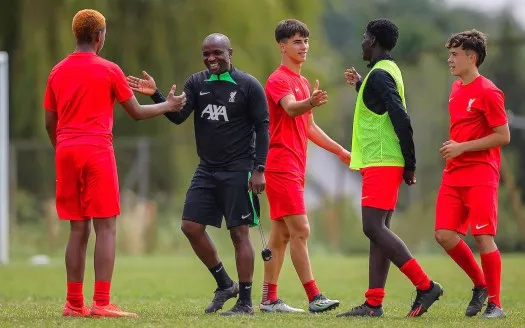 Zdjęcie Jak się pisze po angielsku piłka nożna? Odkryj różnice i znaczenie