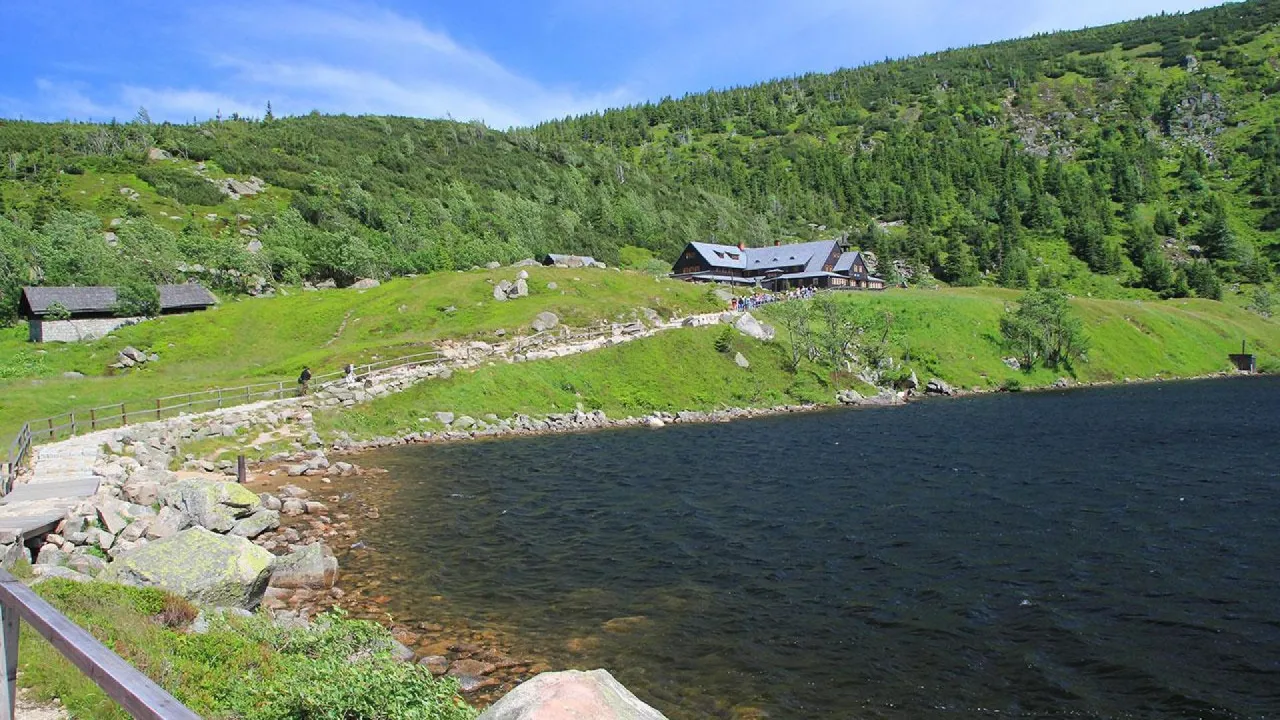 Zdjęcie Góra Śnieżka gdzie jest? Odkryj jej lokalizację i atrakcje w Karkonoszach