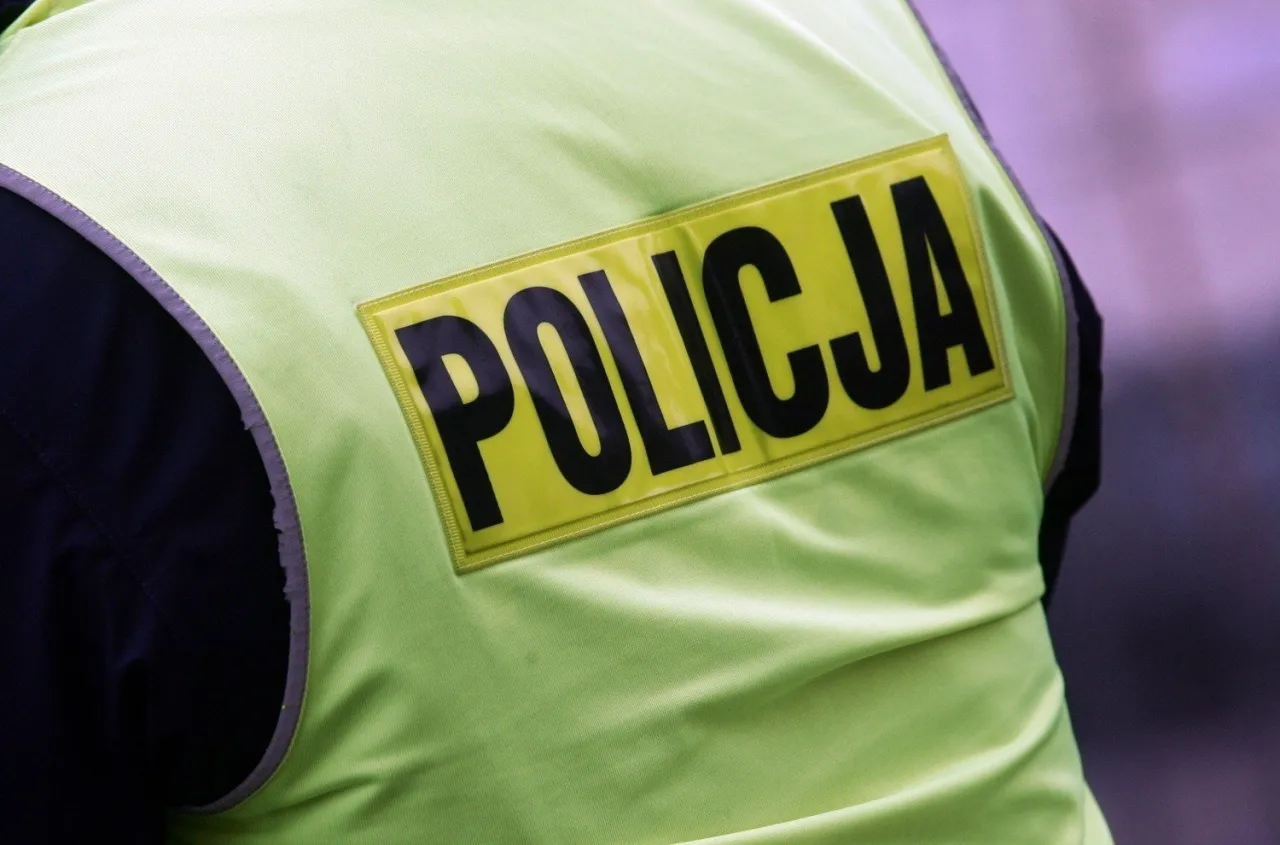 Zdjęcie Ile wynosi emerytura policjanta po 25 latach pracy? Sprawdź szczegóły.