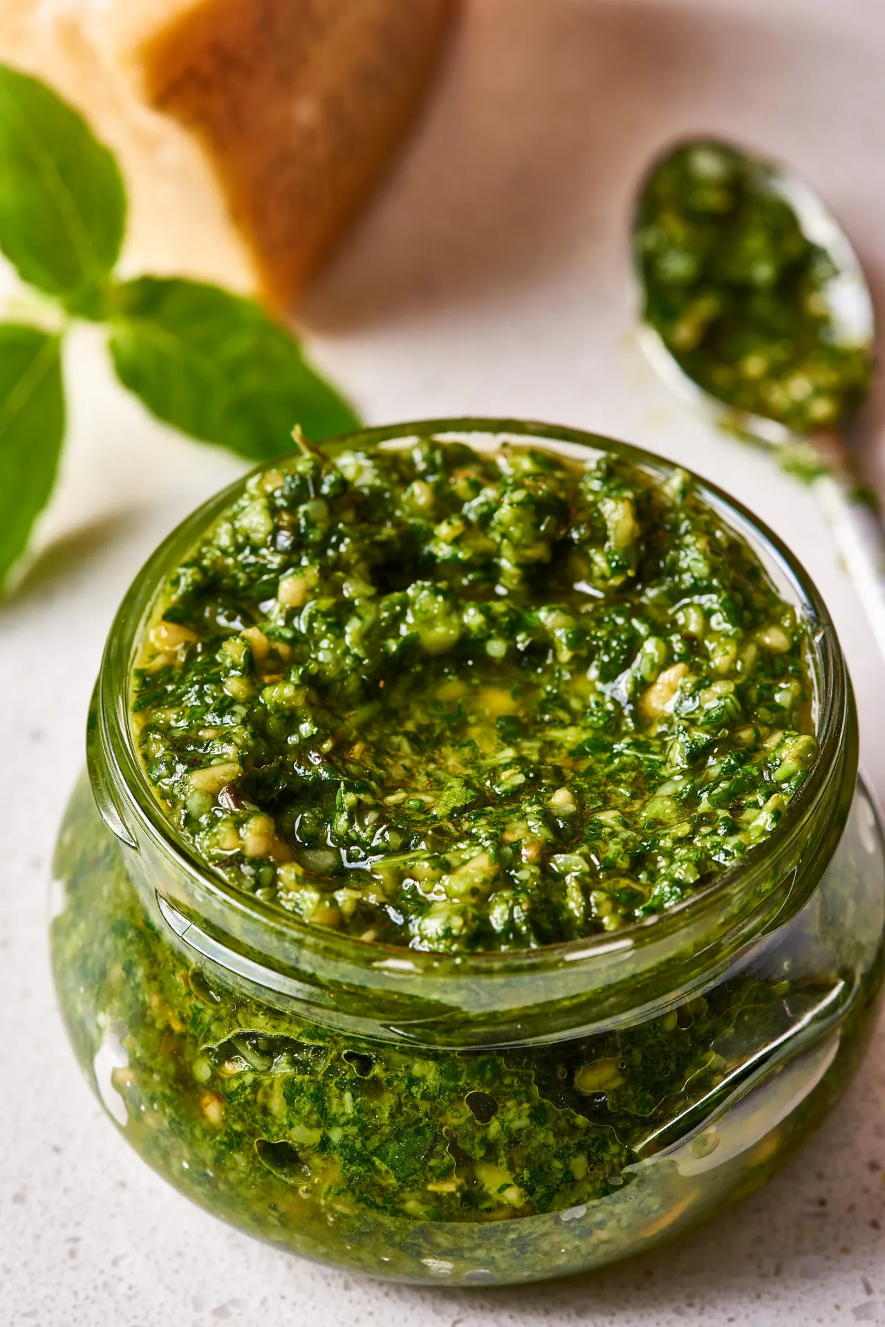 Zdjęcie Pesto co to? Poznaj składniki, historię i zastosowanie tego sosu