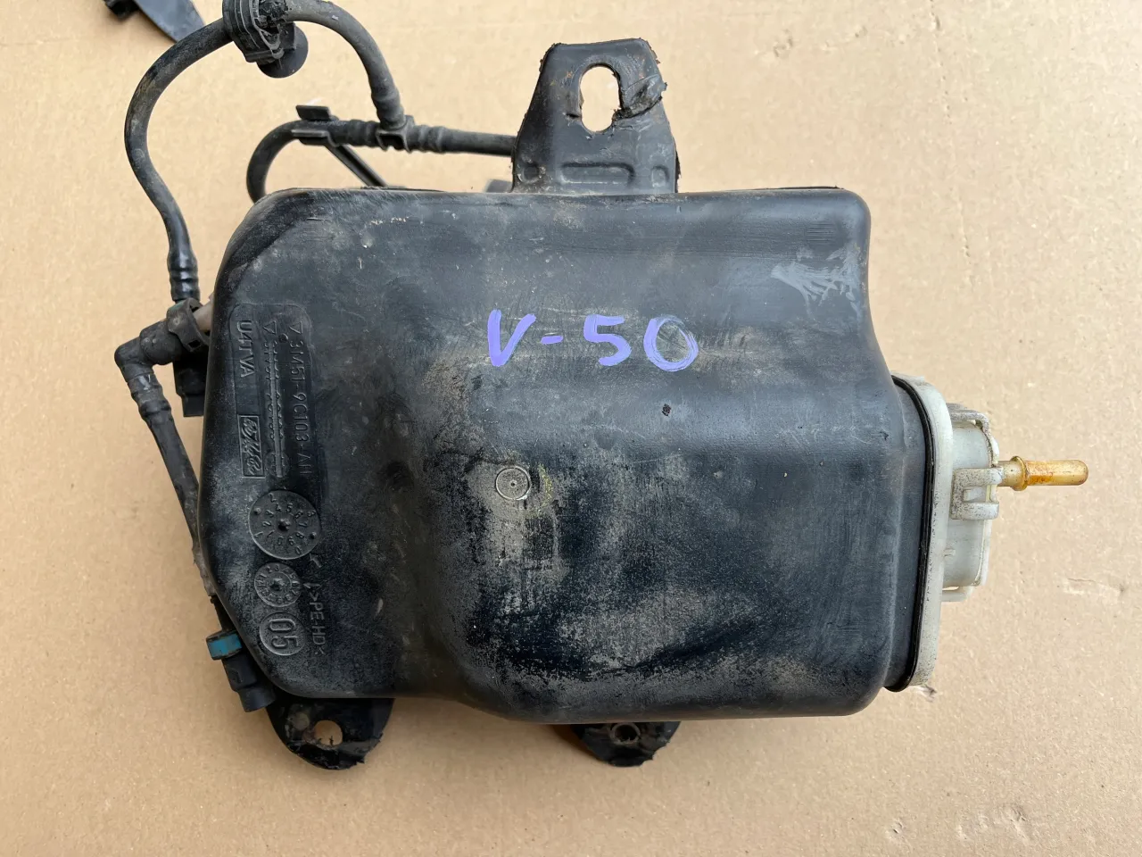 Zdjęcie Ile płynu do DPF Volvo V50? Odkryj pojemność zbiornika i więcej