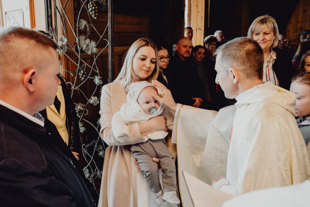 Zdjęcie Ile kosztuje fotograf na chrzest? Sprawdź ceny i oferty w Polsce