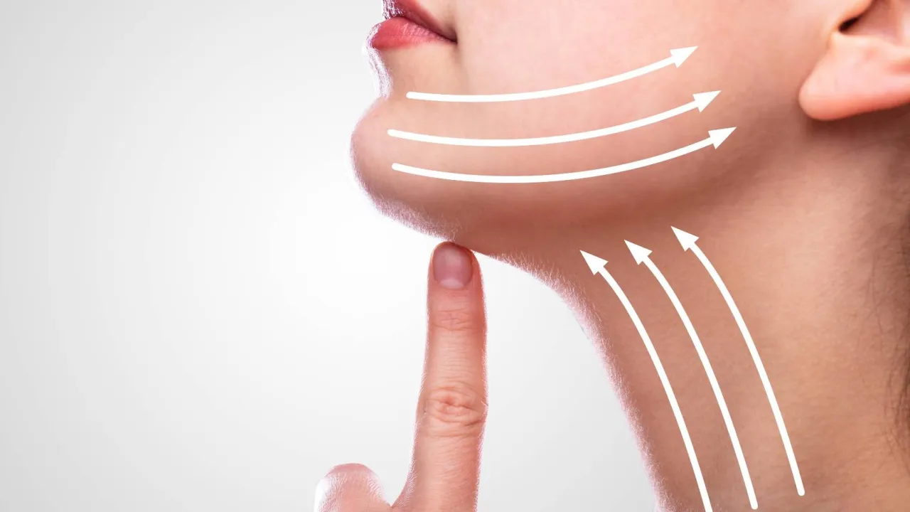 Zdjęcie Jak poprawić owal twarzy ćwiczenia, aby uzyskać jędrniejszą skórę