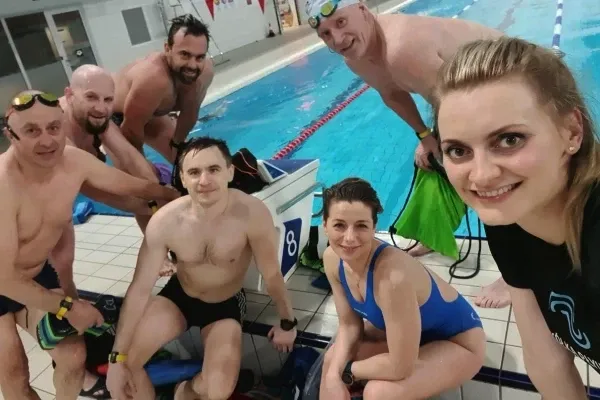 Zdjęcie Ile kosztuje nauka pływania dla dorosłych? Ceny, które zaskoczą!
