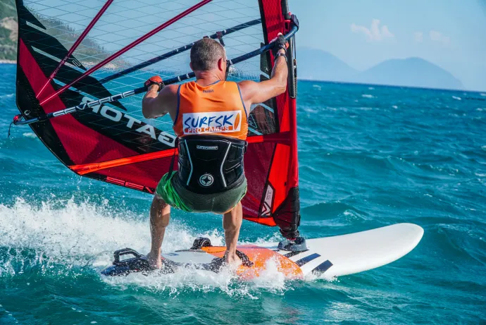 Zdjęcie Gdzie na windsurfing w Grecji? Odkryj najlepsze lokalizacje i porady