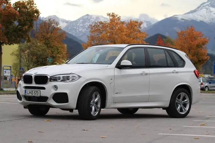Zdjęcie Ile pali bmw x5 3.0 diesel? Sprawdź średnie zużycie paliwa i więcej