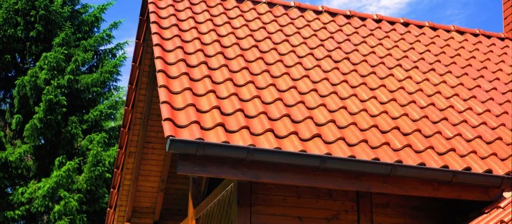 Zdjęcie Jak układać dachówkę ceramiczną bez błędów - praktyczne porady