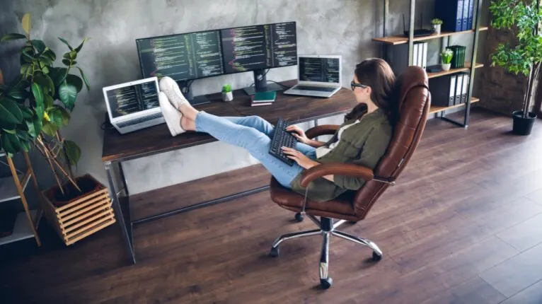 Zdjęcie Jak zostać programistą na swoim? Praktyczny poradnik dla IT