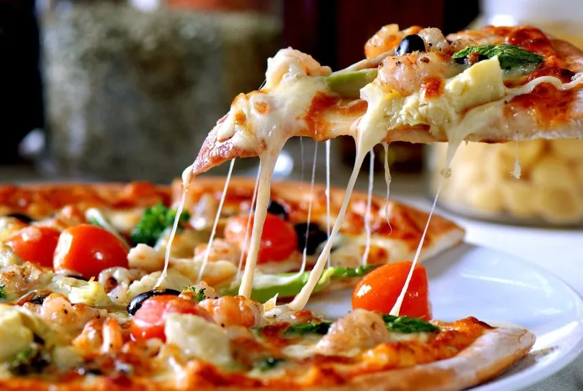 Zdjęcie Ile stopni piec pizzę, aby uzyskać idealne ciasto i smak?