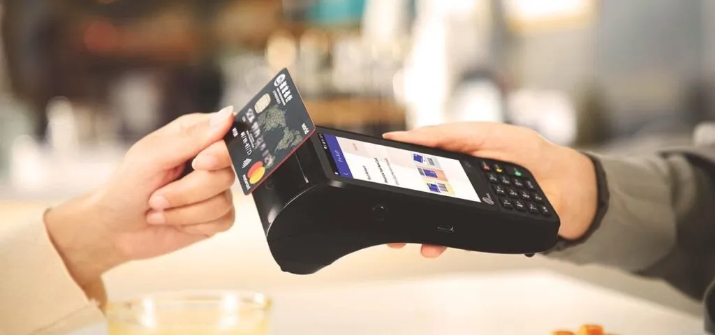 Zdjęcie Jak włączyć terminal Ingenico? Proste kroki, by uniknąć problemów