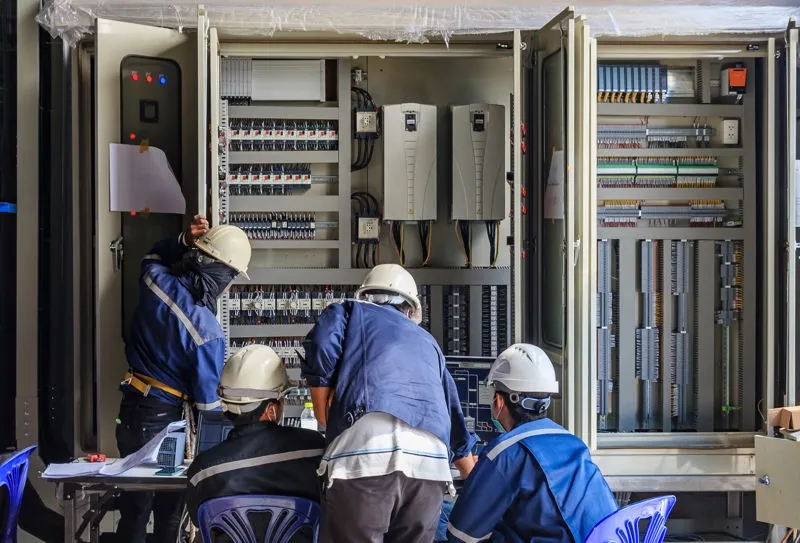 Zdjęcie Ile zarabia inżynier elektryk? Sprawdź, co wpływa na wynagrodzenie