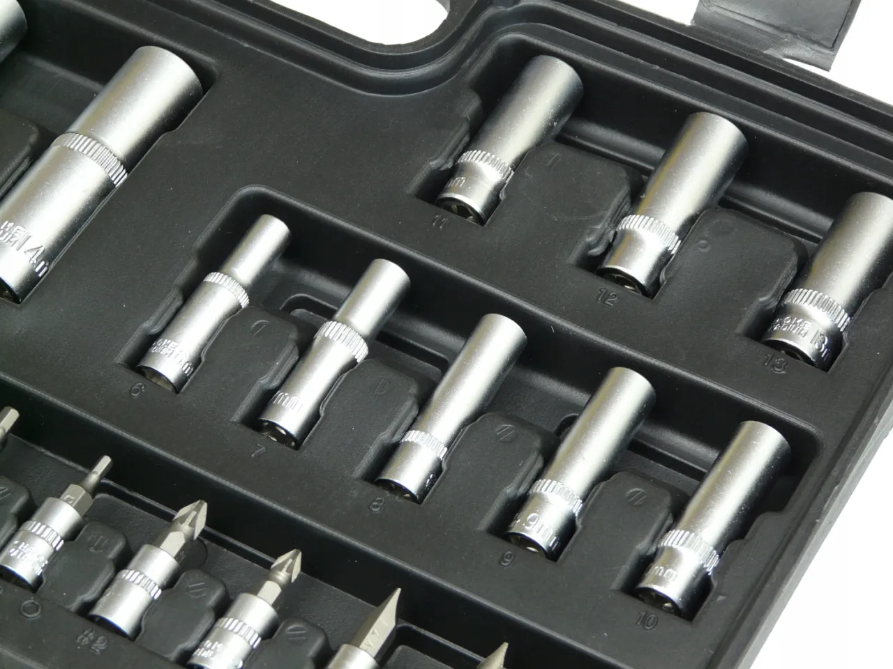 Zdjęcie Klucze nasadowe gwiazdkowe: Tajemnica skutecznego dokręcania