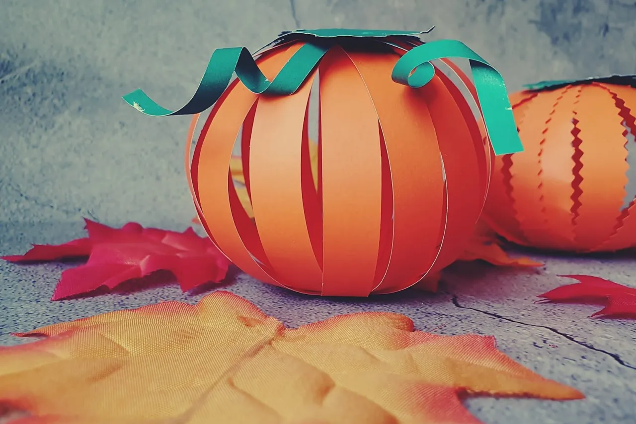 Zdjęcie Jak zrobić ozdoby na Halloween z papieru – kreatywne pomysły krok po kroku