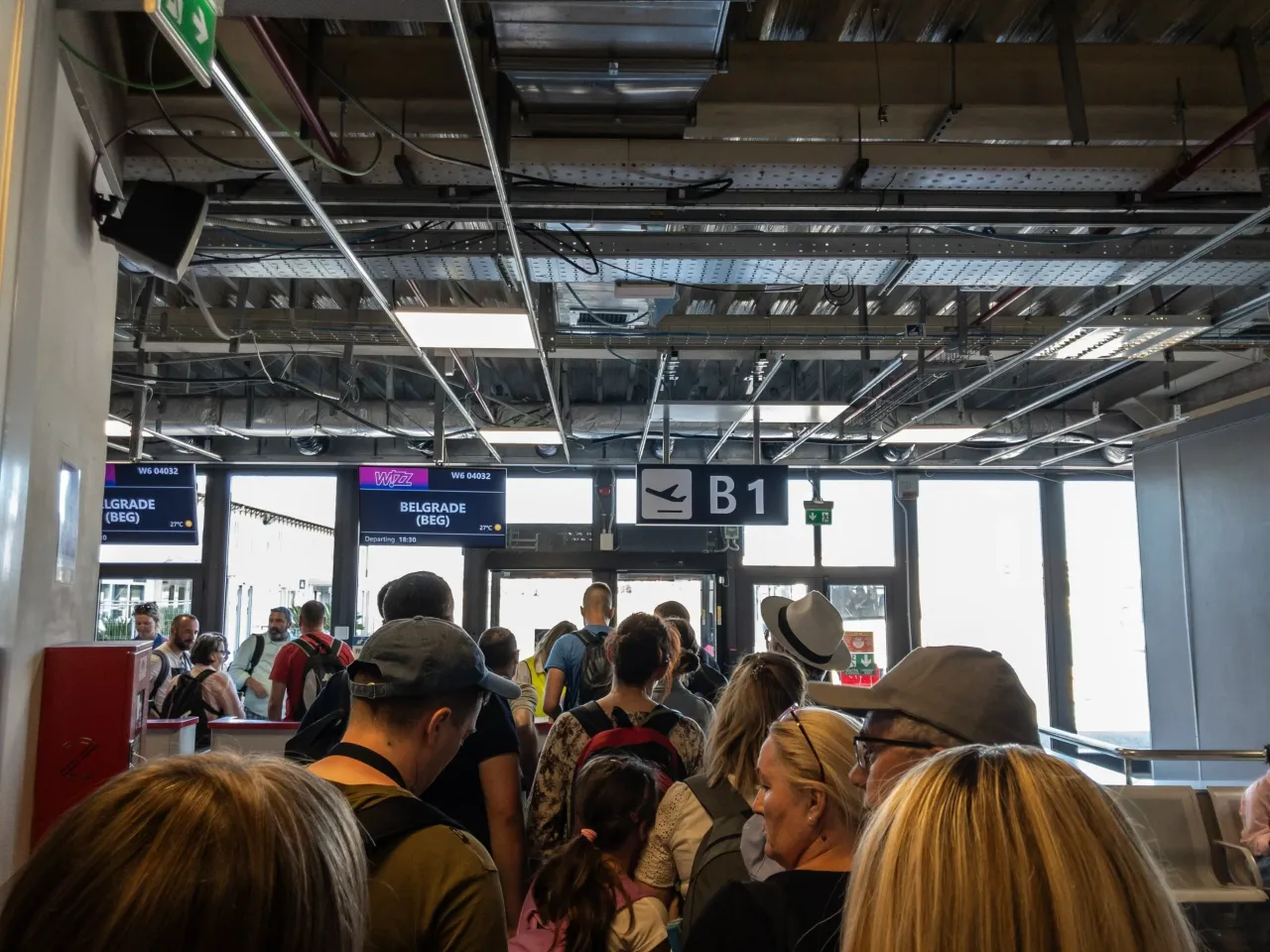 Zdjęcie Ile wcześniej na lotnisku Wizz Air? Sprawdź, aby uniknąć stresu!