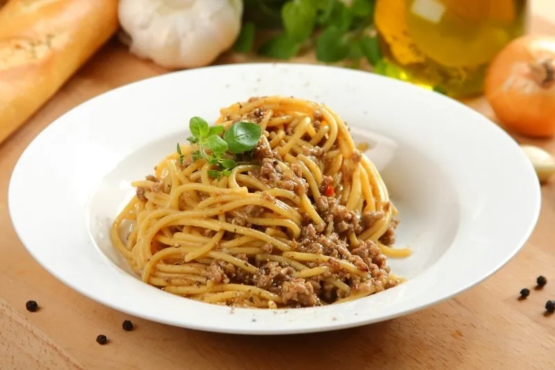 Zdjęcie Spaghetti dla dzieci z mięsem mielonym, które zjedzą nawet niejadki