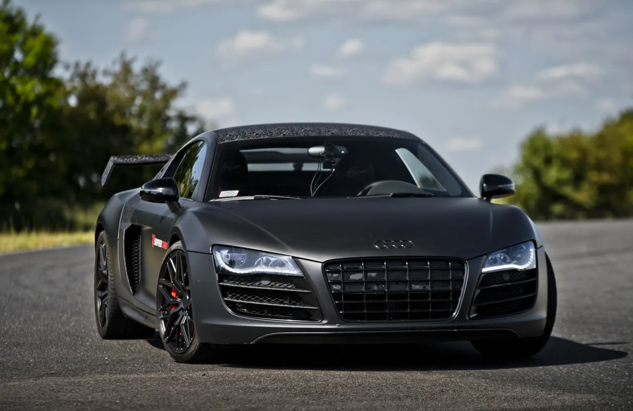 Zdjęcie Audi R8 V10: Poznaj oszałamiającą cenę supersamochodu