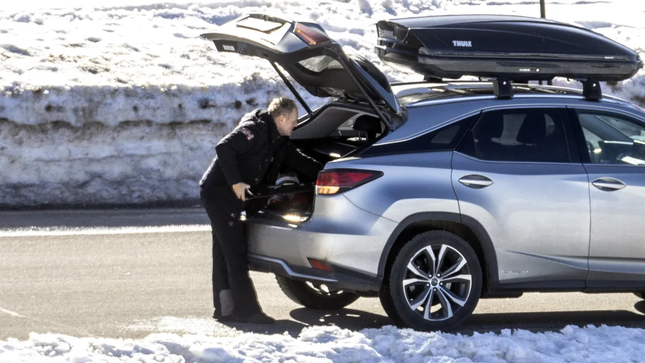 Zdjęcie Jaki samochód ma Tusk? Poznaj jego Lexus RX 450h i jego zalety