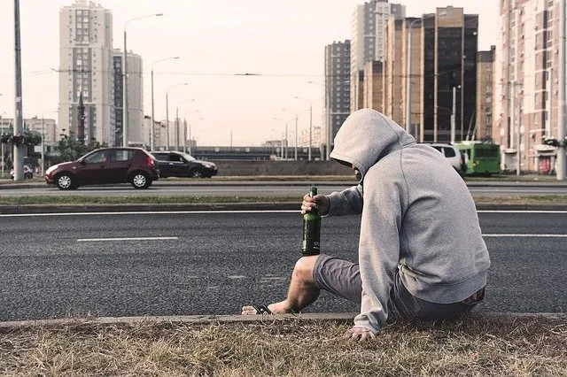 Zdjęcie Czy picie alkoholu przed 18 to grzech lekki czy ciężki? Odkryj prawdę