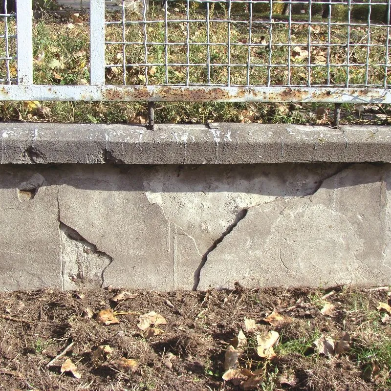 Zdjęcie Czym obłożyć podmurówkę ogrodzenia? Sprawdź najlepsze materiały