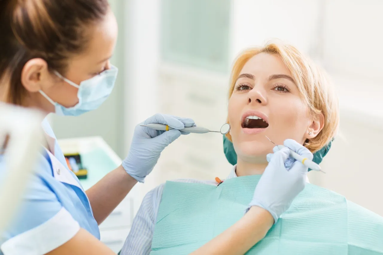 Zdjęcie Ile kosztuje prywatna wizyta u dentysty i jak uniknąć wysokich rachunków