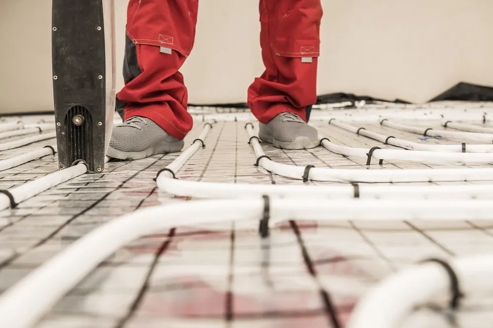 Zdjęcie Ogrzewanie podłogowe co na podłogę: najlepsze materiały dla komfortu