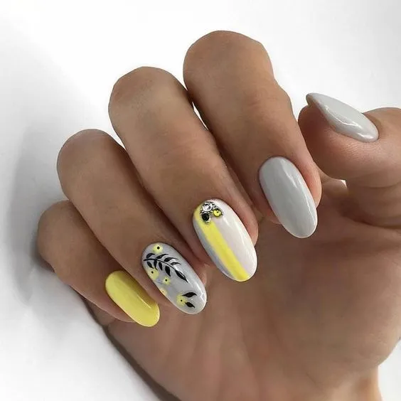 Zdjęcie Żółte stylizacje: 7 inspiracji i trików na modny look w 2023