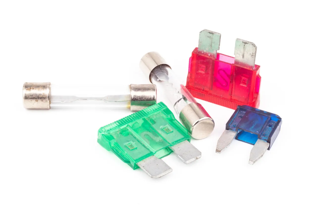 Zdjęcie Bezpiecznik elektryczny: Jak chronić instalację przed niebezpiecznymi awariami?