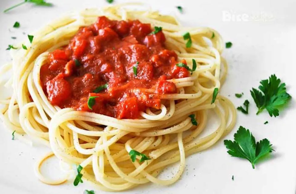 Zdjęcie Prosty przepis na spaghetti ze świeżych pomidorów, które zachwyci smakami