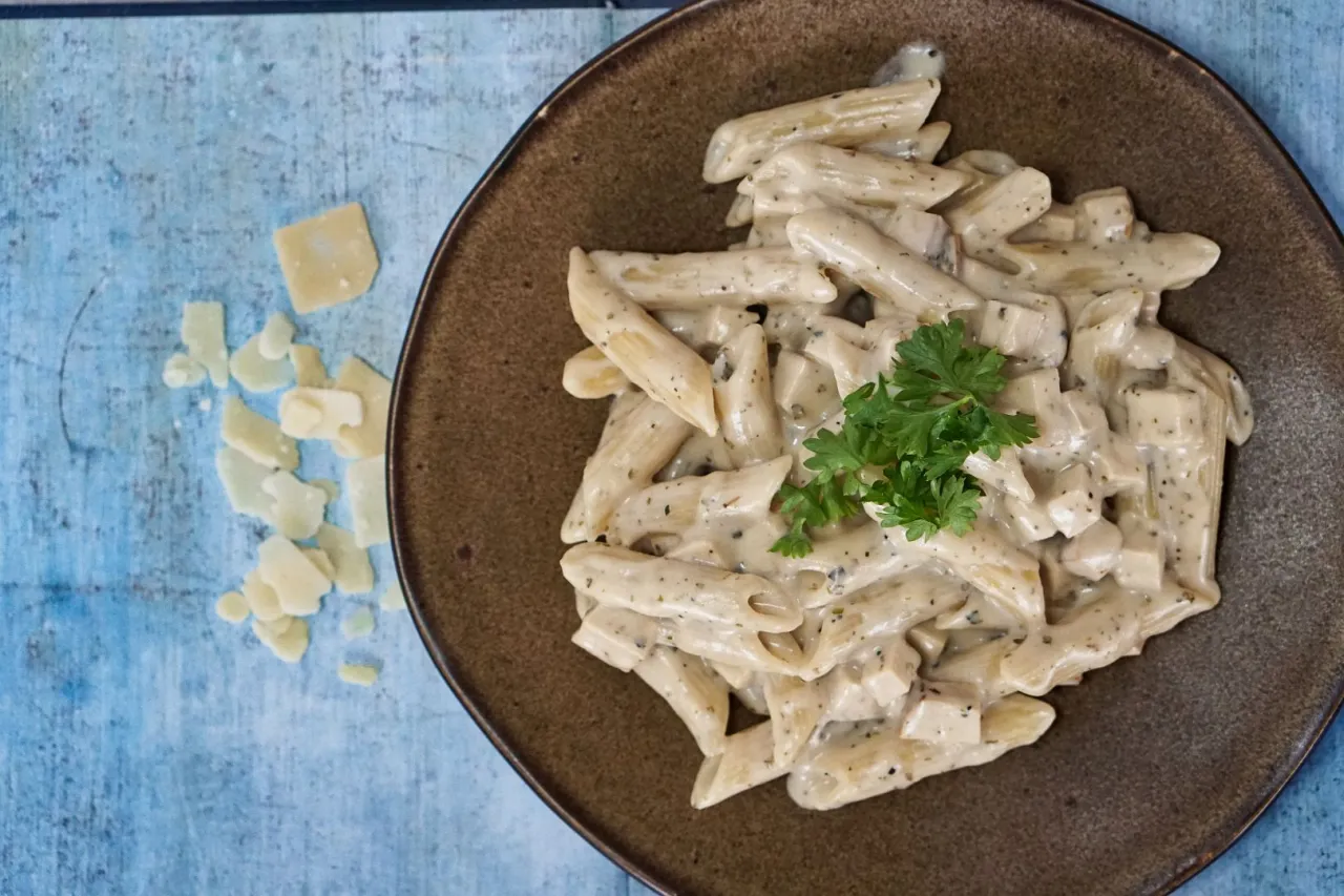 Zdjęcie Jak przygotować penne w sosie śmietanowym, które zachwyci każdego?