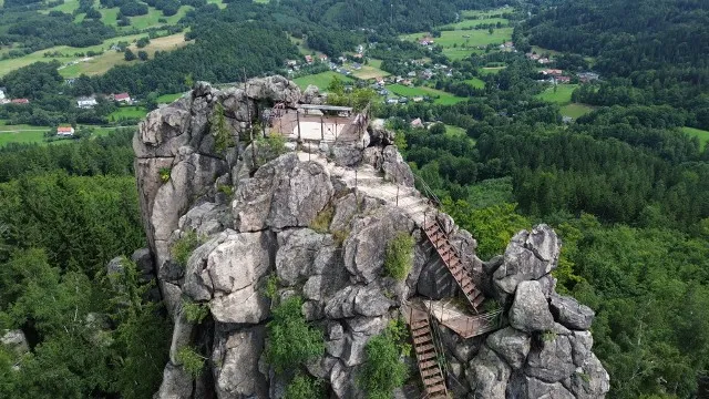 Zdjęcie Statek skalny w Sudetach - niezwykła formacja z niesamowitym widokiem