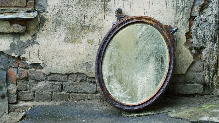 Zdjęcie Co zrobić ze starym lustrem? 10 sposobów na jego wykorzystanie i recykling