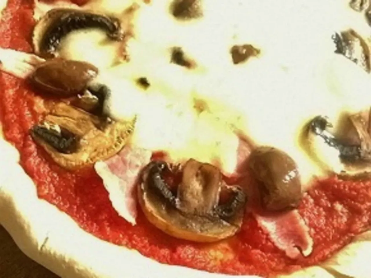 Zdjęcie Pizza Reine maison : la recette facile pour un succ&egrave;s garanti !