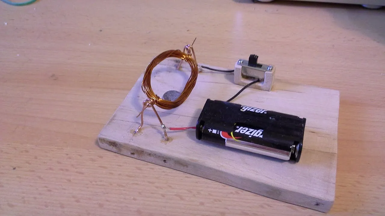 Zdjęcie Zbuduj własny silnik elektryczny z baterii i magnesu: Prosty DIY