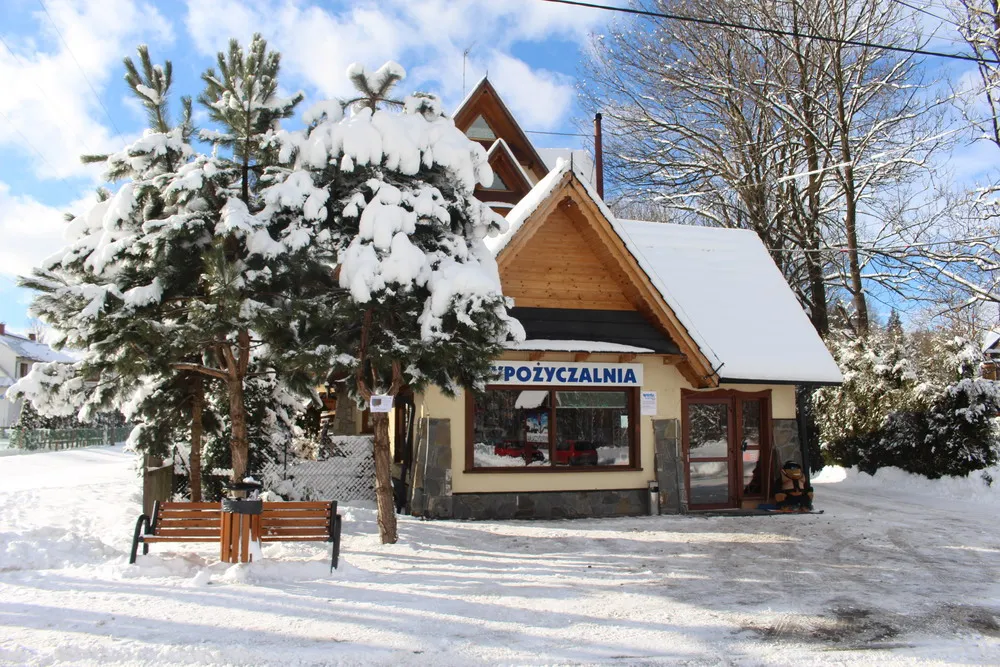 Zdjęcie Wypożyczalnia nart Bukowina – najlepsze oferty i porady dla narciarzy