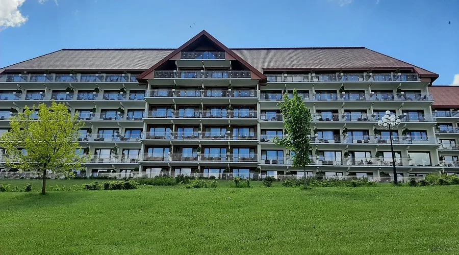 Zdjęcie Ile pokoi oferuje hotel Gołębiewski w Mikołajkach? Sprawdź szczegóły